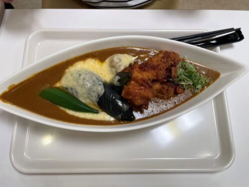 人気の３種盛りカレーうどん